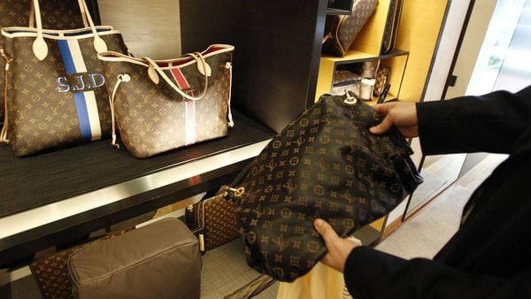 FORMER LOUIS VUITTON EMPLOYEE COMMENTARY ABOUT COUNTERFEIT LUXURY BAGS 