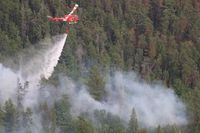 July 30, 2018 - Parry Sound 33 fire 
 
Water Bombing and Helicopter Bucketing occurring today along the east flank on ParrySound33. Aerial suppression will continue their efforts towards containing this fire. 

By the evening of July 30 there were 41 active forest fires across the northeast. Of these, 15 are not yet under control, 26 are either being held, under control or being observed.
