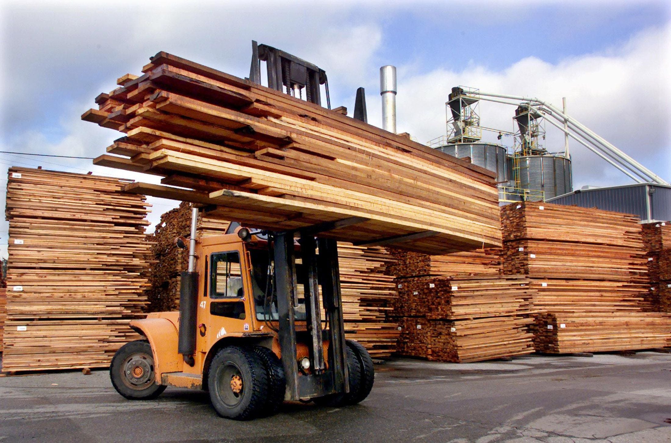 Отрасль деревообработки. Пилорама Лесная промышленность. ЛПК Лесной промышленности. Лесообрабатывающая промышленность Канады. Леснаяпромывшленность.