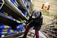 People shop at Fiesta Farms independent grocery in Toronto, on Thursday, Jan., 20, 2022.  (Christopher Katsarov/The Globe and Mail)