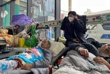 Patients lie on beds in the emergency department of a hospital, amid the coronavirus disease (COVID-19) outbreak in Shanghai, China, January 5, 2023. REUTERS/Staff     TPX IMAGES OF THE DAY