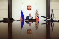 Russian President Vladimir Putin chairs a meeting with members of the government via video link at the Novo-Ogaryovo state residence outside Moscow, Russia April 19, 2023. Sputnik/Gavriil Grigorov/Kremlin via REUTERS ATTENTION EDITORS - THIS IMAGE WAS PROVIDED BY A THIRD PARTY.     TPX IMAGES OF THE DAY