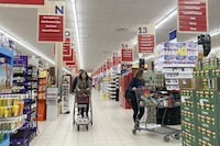 People shop at a grocery store in Buffalo Grove, Ill., Sunday, March 19, 2023. On Tuesday, the Conference Board reports on U.S. consumer confidence for March. (AP Photo/Nam Y. Huh)