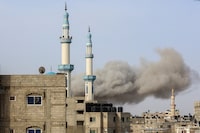 FILE PHOTO: Smoke rises following an Israeli strike, amid the ongoing conflict between Israel and the Palestinian Islamist group Hamas, in Rafah, in the southern Gaza Strip, March 27, 2024. REUTERS/Ahmed Zakot/File Photo