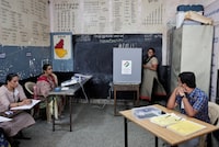 A woman smiles as she speaks with the election official while voting at a polling station, during the second phase of the general elections, at Bengaluru, in Karnataka, India April 26, 2024. REUTERS/Navesh Chitrakar