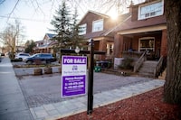 FILE PHOTO: A for sale sign is displayed outside a home in Toronto, Ontario in Toronto, Ontario, Canada December 13, 2021.  REUTERS/Carlos Osorio/File Photo