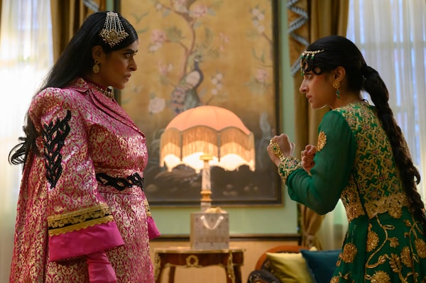 Nimra Bucha stars as Raheela and Priya Kansara as Ria Khan in director Nida Manzoor’s POLITE SOCIETY, a Focus Features release.
Credit: Parisa Taghizadeh / © 2023 FOCUS FEATURES LLC.