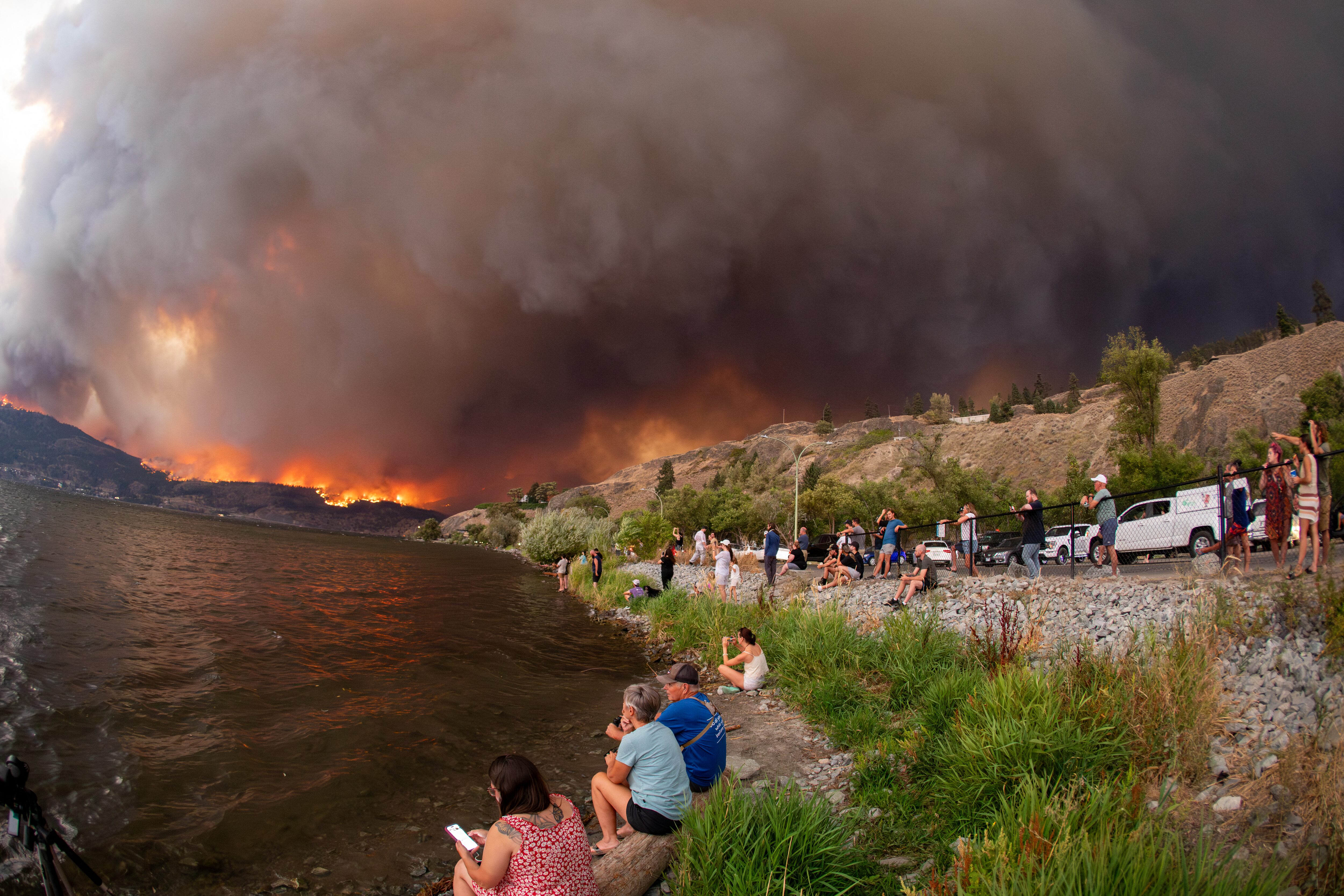 Coast-to-coast wildfires the top weather story of 2023, says chief climatologist - Vimarsana News