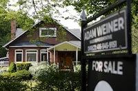 FILE PHOTO: A realtor's sign stands outside a house for sale in Toronto, Ontario, Canada May 20, 2021.  REUTERS/Chris Helgren/File Photo