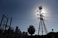 FILE PHOTO: FILE PHOTO: A general view of electric lines as demand for power surges during a period of hot weather in Houston, Texas, U.S. June 27, 2023. REUTERS/Callaghan O’Hare/File Photo/File Photo