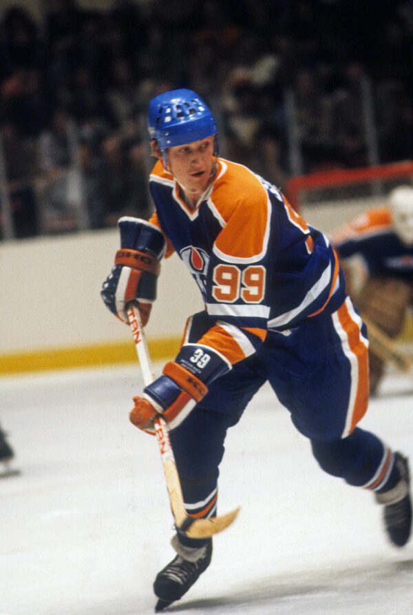 ONE-TIME USE ONLY WITH STORY SLUGGED NW-MIT-GRETZKY-0125 --  Wayne Gretzky #99 of the Edmonton Oilers skates on the ice during an NHL game against the New York Islanders on October 23, 1979 at the Nassau Coliseum in Uniondale, New York.  (Photo by B Bennett/Getty Images)