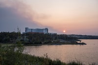 Smoke plumes over Stanton Territorial Hospital, after a state of emergency was declared, in Yellowknife, Northwest Territories, Canada August 15, 2023.  REUTERS/Pat Kane REFILE- CORRECTING THE DAY WHEN THE STATE OF EMERGENCY WAS DECLARED