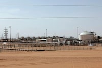 FILE PHOTO: A general view shows Libya's El Sharara oilfield December 3, 2014. The oilfield remains closed but oil workers are keeping it ready to resume production once a pipeline blockage is cleared, field managers said. Picture taken December 3, 2014. REUTERS/Ismail Zitouny