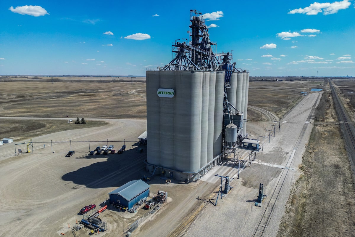 A Viterra grain elevator outside of Indus, Alta. on April 23. Canada’s Competition Bureau has come out against the proposed US$8.2-billion merger be
