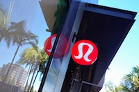 FILE PHOTO: A Lululemon sign is seen at a shopping mall in San Diego, California, U.S., November, 23, 2022.  REUTERS/Mike Blake/File Photo