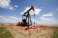 FILE PHOTO: A Canadian Natural Resources pump jack pumps oil out of the ground near Dorothy, Alberta, Canada, June 30, 2009. REUTERS/Todd Korol