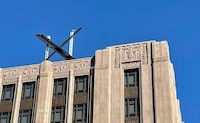 The new X sign is installed on the roof of the headquarters of Twitter, which is being rebranded as "X", in San Francisco on July 28, 2023. Elon Musk killed off the Twitter logo on July 24, 2023, replacing the world-recognized blue bird with a white X as the tycoon accelerates his efforts to transform the floundering social media giant. Musk and the company's new chief executive Linda Yaccarino announced the rebranding on July 23, 2023, scrapping one of technology's most iconic brands in the latest shock move since the tycoon took over Twitter nine months ago. (Photo by Julie JAMMOT / AFP) (Photo by JULIE JAMMOT/AFP via Getty Images)