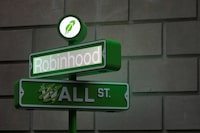 FILE PHOTO: The logo of Robinhood Markets, Inc. is seen at a pop-up event on Wall Street after the company's IPO in New York City, U.S., July 29, 2021.  REUTERS/Andrew Kelly/File Photo