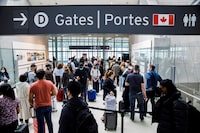 FILE PHOTO: Travellers crowd the security queue in the departures lounge at the start of the Victoria Day holiday long weekend at Toronto Pearson International Airport in Mississauga, Ontario, Canada, May 20, 2022.  REUTERS/Cole Burston/File Photo