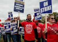 FILE PHOTO: Striking United Auto Workers (UAW) members from the General Motors Lansing Delta Plant picket in Delta Township, Michigan U.S.  September 29, 2023. REUTERS/Rebecca Cook/File Photo