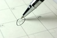File #: 941751
It's Christmas.
A pen marked the 25th day on the calendar. 
Credit:  iStockphoto

(Royalty-Free)

Keywords:  	Calendar, Circle, Organization, Event, Paperwork, Personal Organizer, Christmas, Diary, Office, Time