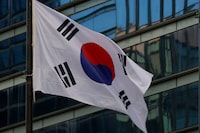 FILE PHOTO: A flag bearing the logo of Samsung flutters in front of its office building in Seoul, South Korea, October 25, 2020.  REUTERS/Kim Hong-Ji/File Photo