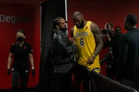  Los  Angeles Lakers. LeBron James greets Drake following NBA basketball action against Toronto Raptors in Toronto on Friday, March 18, 2022. THE CANADIAN PRESS/Chris Young