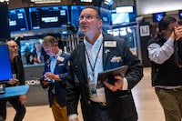 NEW YORK, NEW YORK - OCTOBER 20: Traders work on the floor of the New York Stock Exchange (NYSE) on October 20, 2023 in New York City. The Dow is on a multi day losing streak as events in Israel add to global concerns about oil prices and inflation.  (Photo by Spencer Platt/Getty Images)