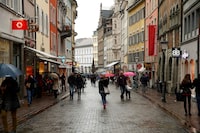 FILE PHOTO: FILE PHOTO: People walk on a shopping street in the southern German town of Konstanz January 17, 2015.REUTERS/Arnd Wiegmann/File Photo