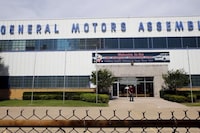 FILE PHOTO: A general view of the front entrance at the General Motors Assembly Plant in Arlington, Texas June 9, 2015.   REUTERS/Mike Stone
