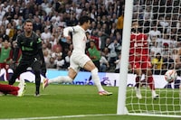 Tottenham's Son Heung-min, center, scores his side's opening goal during the English Premier League soccer match between Tottenham Hotspur and Liverpool at the Tottenham Hotspur Stadium, in London, England, Saturday, Sept. 30, 2023. (AP Photo/Alberto Pezzali)