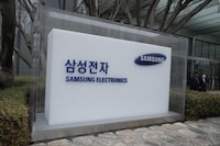 FILE - The logo of the Samsung Electronics Co. is seen at its office in Seoul, South Korea on Jan. 31, 2023. South Korean prosecutors have arrested and indicted a former executive of Samsung Electronics suspected of stealing trade secrets while attempting to establish a copycat computer chip plant in China.(AP Photo/Ahn Young-joon, File)