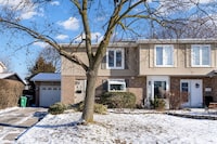The three-bedroom house at 3479 Longleaf Court in Mississauga, Ont. had an unrealistically low asking price of $749,000. It drew 85 purchase offers and sold for $999,000.