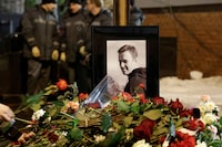 FILE PHOTO: People lay flowers at the grave of Russian opposition politician Alexei Navalny following his funeral at the Borisovskoye cemetery in Moscow, Russia, March 1, 2024. REUTERS/Stringer/File Photo