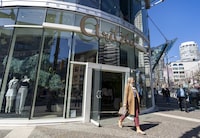 A shopper exits clothing retailer Aritzia on Robson Street in Vancouver, B.C. on Thursday, March 30, 2023. (Kayla Isomura/The Globe and Mail)