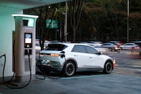 FILE PHOTO: A Hyundai Ioniq 5 electric vehicle is charged at Chaevi Stay Charging Station in Seoul, South Korea, October 18, 2023.   REUTERS/Kim Hong-Ji/File Photo