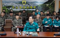 This handout photo taken on March 7, 2024 and provided by the South Korean Defence Ministry shows South Korean Defence Minister Shin Won-sik (C) visiting a key military command bunker operated by the Capital Defence Command in Seoul during the annual Freedom Shield joint military exercise between South Korea and the United States. North Korea on March 5, said Seoul and Washington would pay a "dear price" over large-scale military exercises that started this week, urging the allies to cease "frantic war drills". (Photo by Handout / South Korean Defence Ministry / AFP) / RESTRICTED TO EDITORIAL USE - MANDATORY CREDIT "AFP PHOTO / SOUTH KOREAN DEFENCE MINISTRY" - NO MARKETING NO ADVERTISING CAMPAIGNS - DISTRIBUTED AS A SERVICE TO CLIENTS (Photo by HANDOUT/South Korean Defence Ministry/AFP via Getty Images)