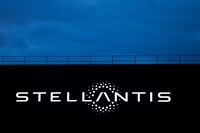 FILE PHOTO: The logo of Stellantis is seen on a company's building in Velizy-Villacoublay near Paris, France, February 23, 2022. REUTERS/Gonzalo Fuentes/File Photo