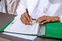 Nigerian President Muhammadu Buhari signs an agreement ahead of the lauching of the African Continental Free Trade Area (AfCFTA), during African Union summit in Niamey, Niger July 7, 2019.  Nigeria Presidency/Handout via Reuters