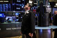 Traders work on the floor of the New York Stock Exchange (NYSE) in New York City, U.S., May 10, 2022.  REUTERS/Brendan McDermid