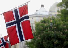 FILE PHOTO: Norwegian flags flutter at Karl Johans street in Oslo, Norway, May 31, 2017. REUTERS/Ints Kalnins/File Photo